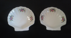 2 Shell-shaped porcelain ashtrays
