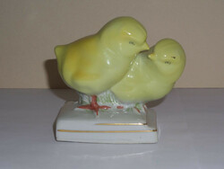 Old porcelain figure (chicks)