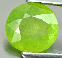 Real, product. Yellowish apple green titanite (sphene) gemstone 1.49ct (si1) value: HUF 44,700!