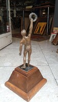 Győztes sportoló szobor bronzból, 30 cm-es magasságú +posztamens