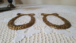 2 old brass furniture ornaments with bows.