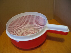 Retro red-white plastic filter bowl, dripper