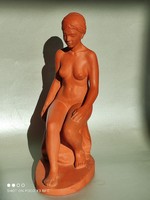 MOST ÉRDEMES!!! Kiss László - pihenő - terrakotta ülő női akt  szobor képcsarnokos