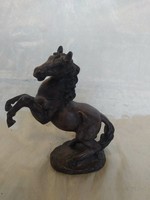Műgyanta ló szobor