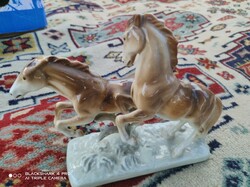 Royal dux lovas szobor