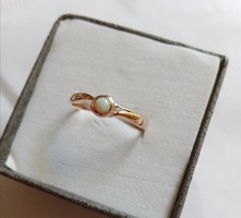 14K-os opál köves arany gyűrű