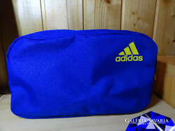 Adidas men's cosmetic bag, also suitable for storing other things.