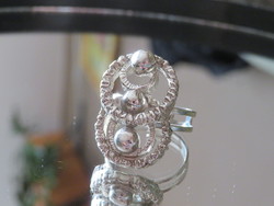 Ezüst színű érdekes gyűrű (állítható méret)