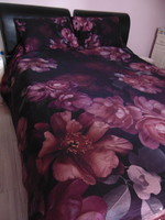 Beautiful 100% cotton bed linen with huge flowers