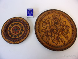 2 Burnt wooden decorative plates