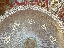 ÖNTÖTT DÍSZES TORTATÁL, TALPAS, ÜVEG GYÜMÖLCS TÁL 27,5 CM SZÉLES