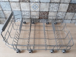 Lower compartment / tray for a narrow dishwasher