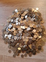 There are 3,100 one- and two-forint coins, 8.5 Kg in total. I welcome offers!