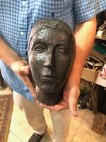 Gádor Magda bronz női fej szobra, 28 cm-es nagyságú alkotás.