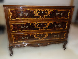 Chest of drawers with three drawers