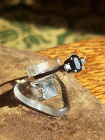 Régi, egyedi készítésű ezüst gyűrű zafír és cirkónia díszítéssel - 55- ös méret