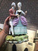Alt wien porcelán szobor a XIX. századból, 26 cm-es nagyságú.