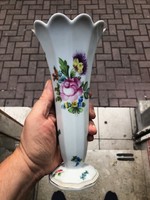 Herendi porcelán antik virágmintás váza, 24 cm-es magasságú.