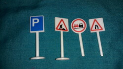 Régi plasztik KRESZ táblák a Lemezárugyári közlekedési játékhoz 4 db egyben a képek szerint