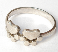 KIÁRÚSÍTÁS! :) Nagyon szép ezüst gyűrű, szivekkel díszítve