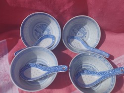 Kínai rizsszemes porcelán pudingos kanállal, 4 pár.
