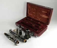 1O553 in beautiful silver plated lark clarinet box