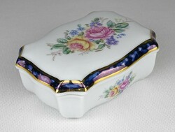 1O636 Jelzett virágdíszes aranyozott hispán porcelán bonbonier