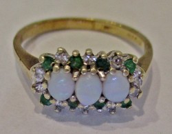 Beautiful old 9kt gold ring with emerald, opal and 0.15ct diamond stones
