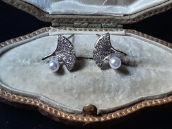 Ginko-shaped pearl earrings with tiny zircons
