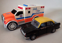 Gyűjtőknek! 2 db retró vintage műanyag játék autó jármű játékautó mentő mentőautó csomag gyűjtemény