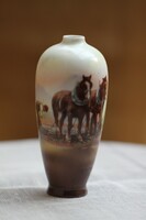 Victoria lovas porcelán váza