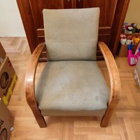Armchair with armrests