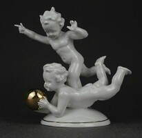 1O701 old porcelain putt with a pair of gold balls 14.5 Cm