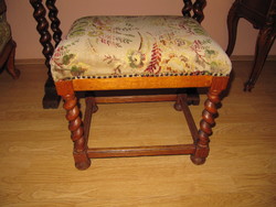 Colonial pouf, seat footrest