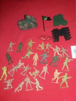 Retro trafikáru bazáráru műanyag játék katona katonák csomagban egyben képek szerint 16