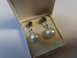 Silver earrings with pearls and zirconia stones