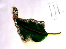 Retro, large green leaf brooch with sparkling stones 3.