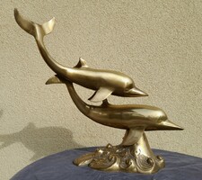 Réz delfinek szobor nagy