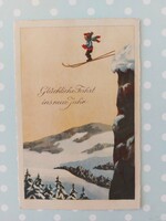 Régi karácsonyi képeslap levelezőlap síelő fiú
