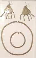 Necklace + bracelet + earrings