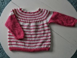 Kézzel kötött kislány pulóver