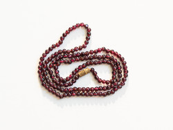 Rodolit gránát gyöngyökből fűzött nyakék - rhodolit garnet, ásvány, drágakő ékszer