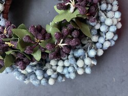 Candle rings decorated with icy berries