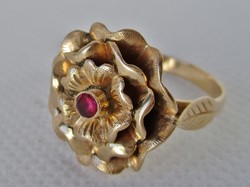 Gyönyörű régi 14kt arany gyűrű pici rubinnal