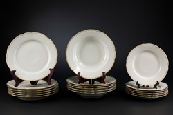 MSB Csehszlovák porcelán tányér készlet, jelzett, számozott, 18 darabos, aranyozott széllel.