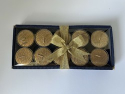 10 Gold-colored tealights in a gift box