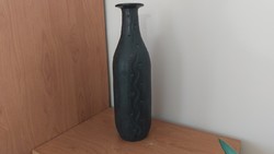 (K) Egyedi fekete kerámia váza cca 39 cm magas
