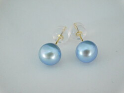 Pearl 18k gold earrings in a beautiful blue/silver color