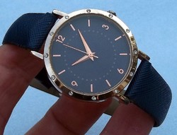 Women's watch in rose gold color