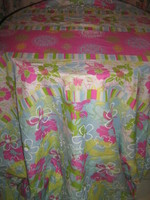 Cheerful pastel floral bedspread and blackout curtain set